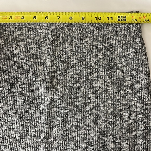 EXPRESS Ribbed Soft Stretchy Skirt - Picture 8 of 9